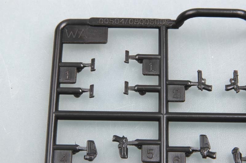 Trumpeter 00504 M9 World Pistol Selections 1/35 – zdjęcie 5