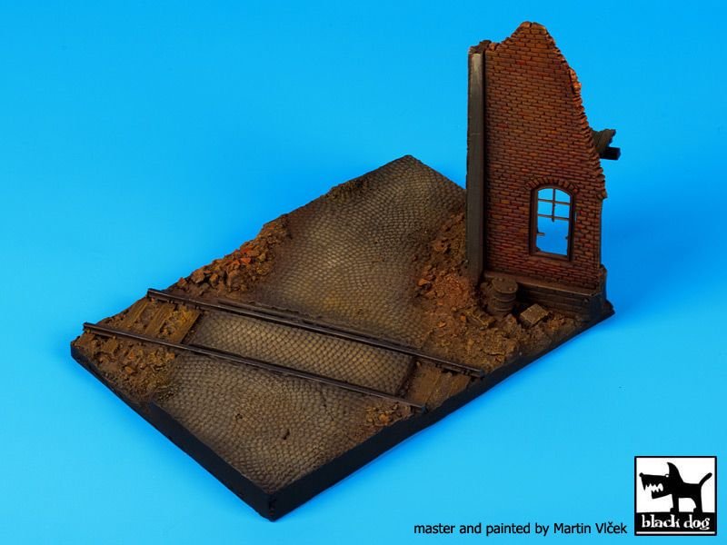 Black Dog D72018 Ruined house with railway crossing base 1/72 – imagen 3