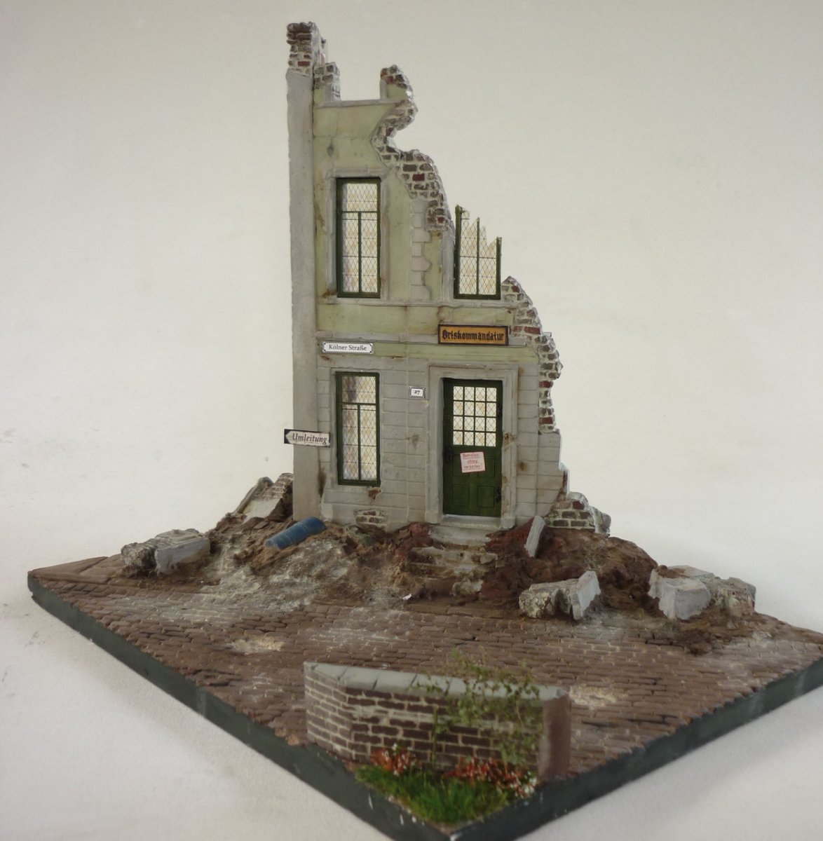 RT-Diorama 35252 Socle de diorama : Ruines d&amp;#39;angle de Berlin 1/35 – image 10