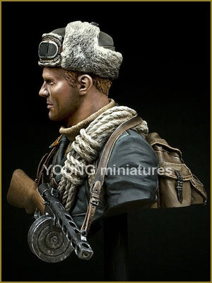 Young Miniatures YM1827 SOVIET MOUNTAINEER OFFICER 1942 1/10 – Bild 2