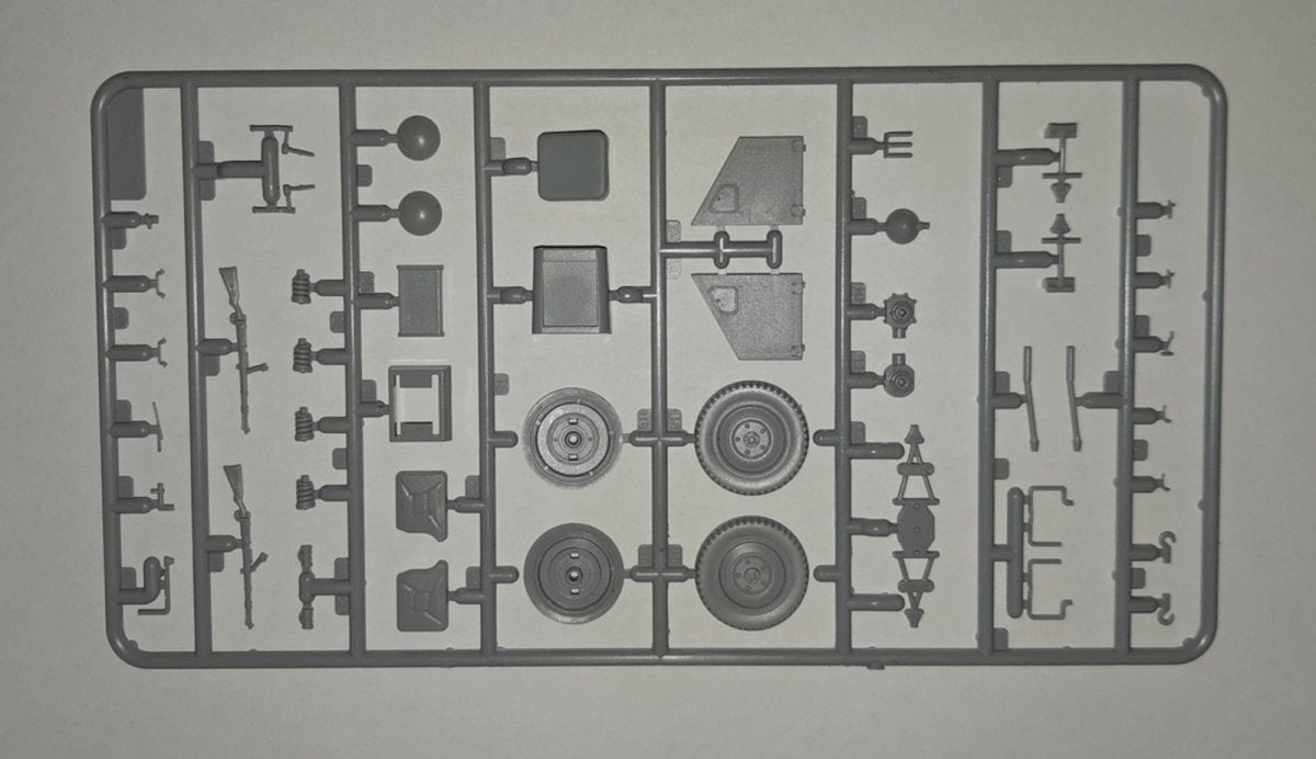 ICM 35581 le.gl.Einheits-Pkw Kfz.1, WWII German Light Personnel Car 1/35 – zdjęcie 2