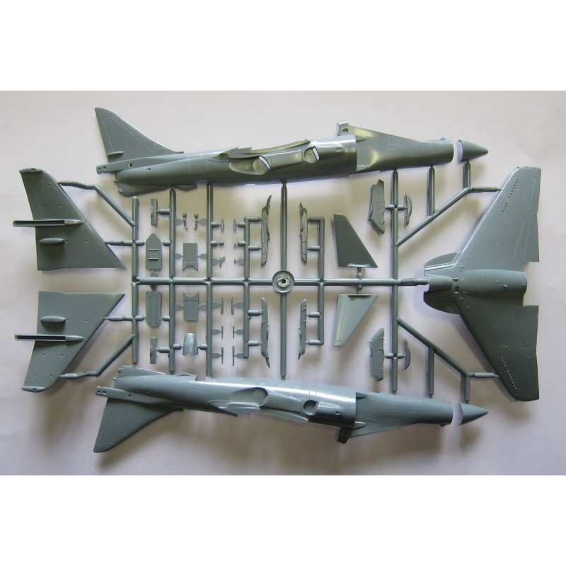 Sword 72100 TAV-8B Harrier II 1/72 – image 3