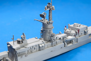 AFV Club SE70002 Frégate de classe Knox FF-1073 Robert E. Peary Marine de la République de Chine 932 (Taïwan) 1/700 – image 4