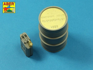 Aber 16158A German WW II 20L Jerry Can closings &amp;amp; 200L fuel drum covers (choice A) 1/16 – Bild 6