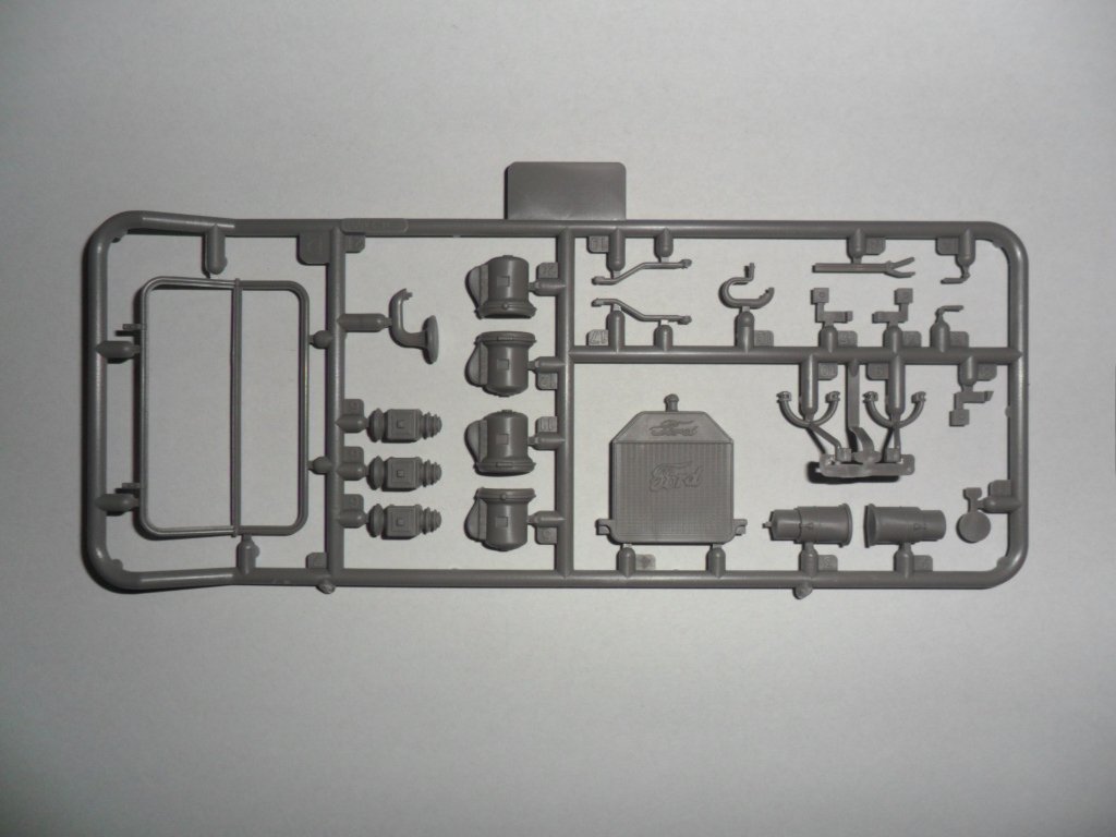 ICM 24017 Model T 1914 Fire Truck with Crew 1/24 – zdjęcie 19