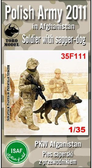 ToRo Modèle 35F111 PKW Afghanistan - Chien sapeur avec guide / Armée polonaise en Afghanistan - Figurine de soldat avec chien sapeur et décalcomanies à l&amp;#39;échelle 1/35