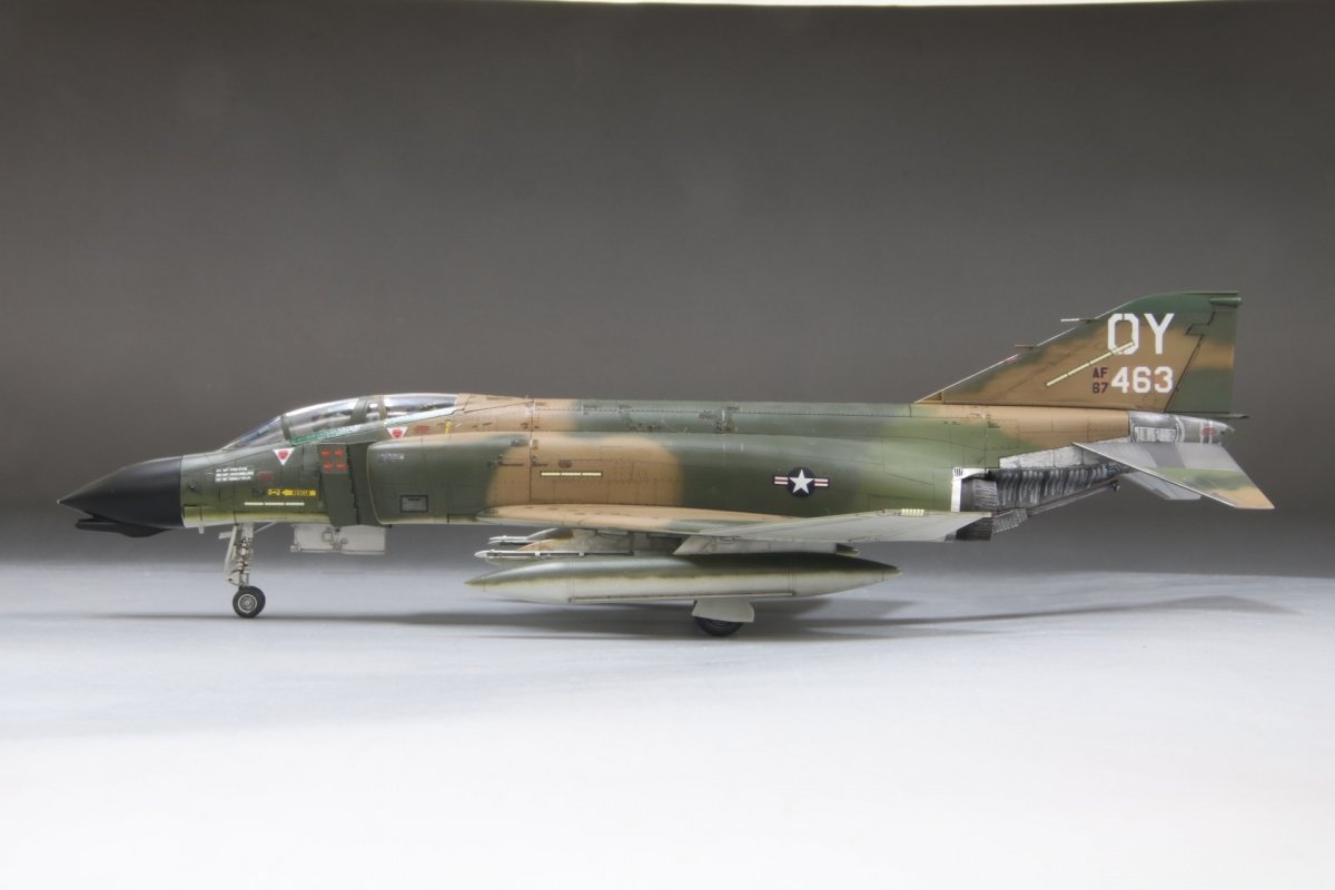 Fine Molds FP47S U.S. AIR FORCE F-4D Jet Fighter The First MiG Ace 1/72 – Bild 7