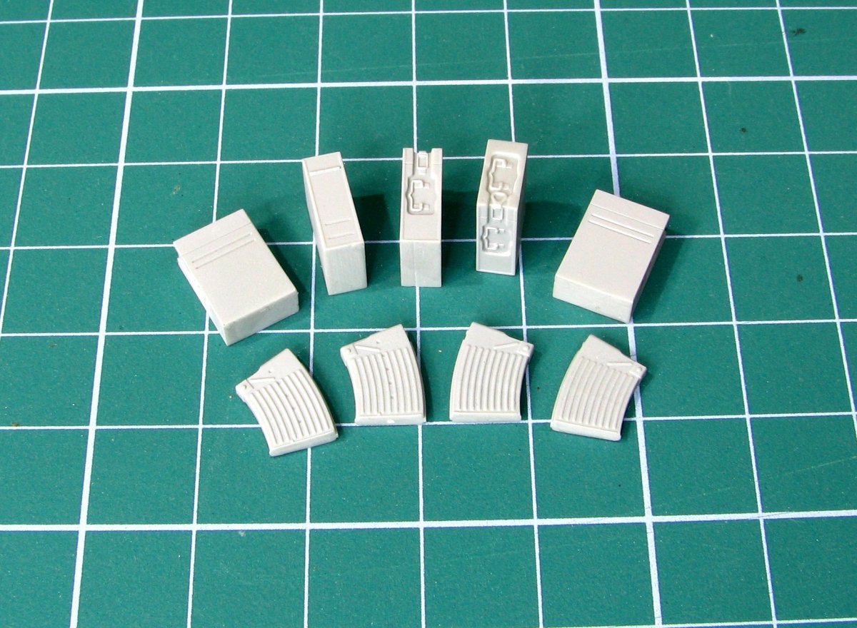 EUREKA XXL E-043 2 cm FlaK38 ammo boxes and magazines 1/35 – image 7