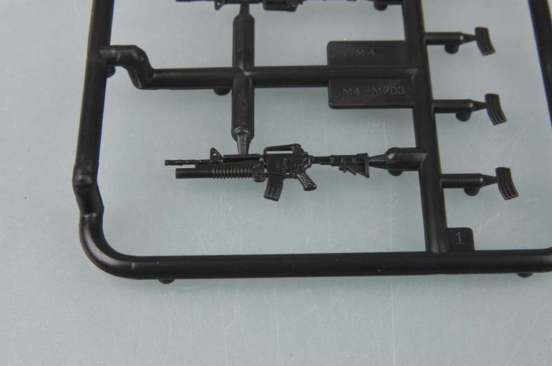 Trumpeter 00506 American machine gun AR-15/M16/M4 FAMILY-M4/M203 and M4A1 1/35 – Bild 3