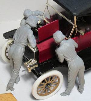 ICM 24009 American mechanics (1910s) (3 figures) 1/24 – zdjęcie 2