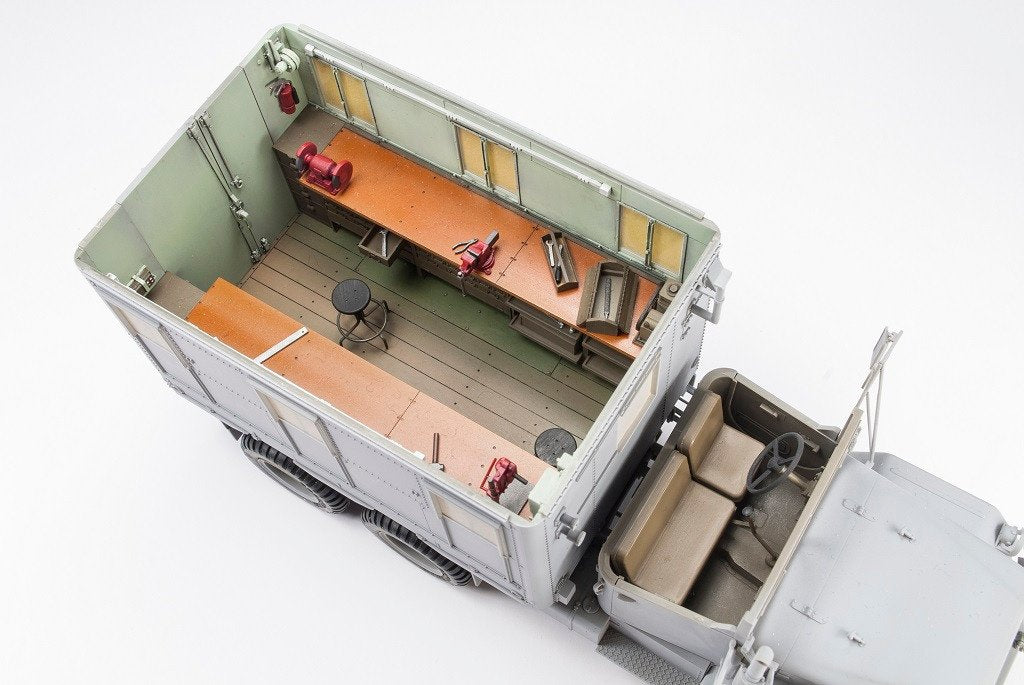 AFV Club 35304 M-109A3/M-185A3 Shop Van 1/35 – imagen 4
