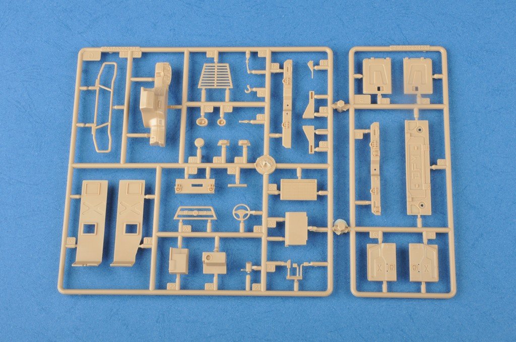 Hobby Boss 82469 Meng Shi 1.5 ton Military Light Utility Vehicle 1/35 – immagine 7