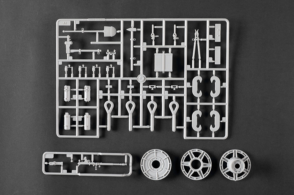Trumpeter 00949 Pz.Kpfw.VI Sd.Kfz.182 Tiger II (Henschel 105mm) 1/16