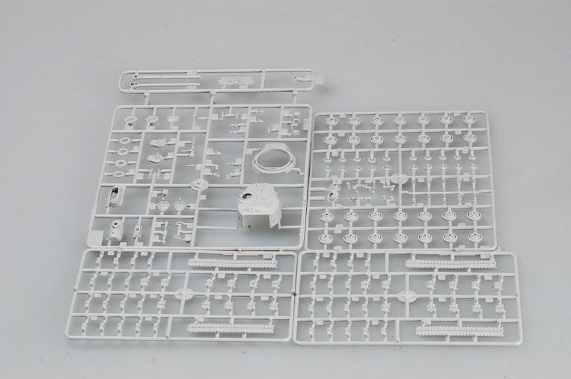 Trumpeter 07287 US T26E4 Pershing Heavy Tank 1/72 – image 3