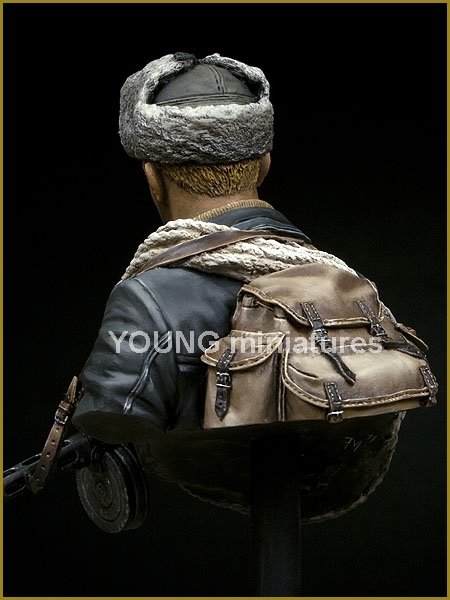 Young Miniatures YM1827 SOVIET MOUNTAINEER OFFICER 1942 1/10 – Bild 7