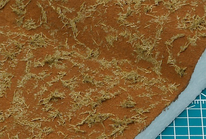 Tamiya 87117 Diorama Texture Paint (Grass Effect, Khaki) – image 3