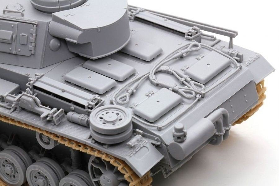 Cyber Hobby 6616 Sd.Kfz.141/3 Pz.Kpfw.III (FL) 1/35 – imagen 9