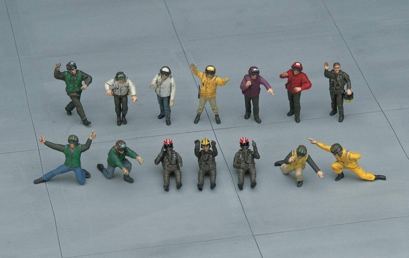 Hasegawa X48-6 US NAVY PILOT DECK CREW SET C (1/48) – image 2