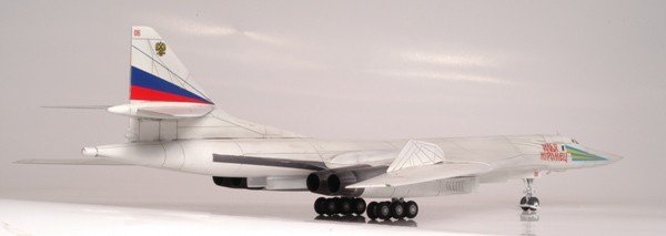 Zvezda 7002 Russian Supersonic Strategic Bomber Tu-160 1/144 – imagen 3