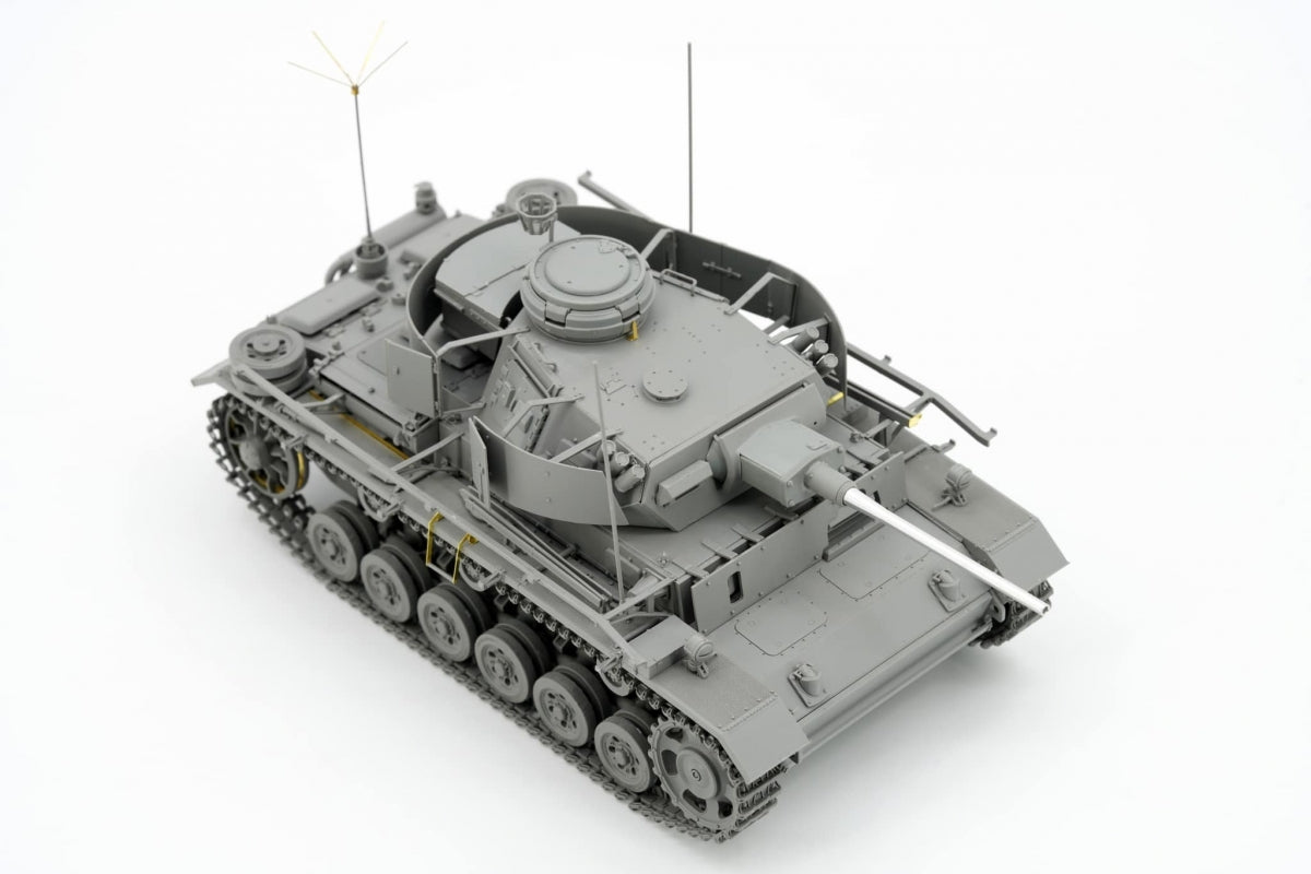 Border Model BT-048 Pz.Bef.Wg.III Ausf.K 2in1 avec Schürzen 1/35 – image 11