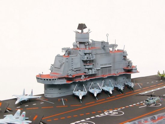 Trumpeter 05606 USSR Admiral Kuznetsov aircraft carrier 1/350 – imagen 7