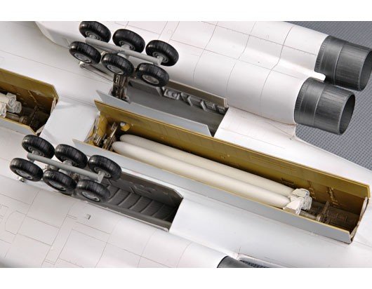 Trumpeter 01620 Tu-160 BLACKJACK 1/72 – immagine 9