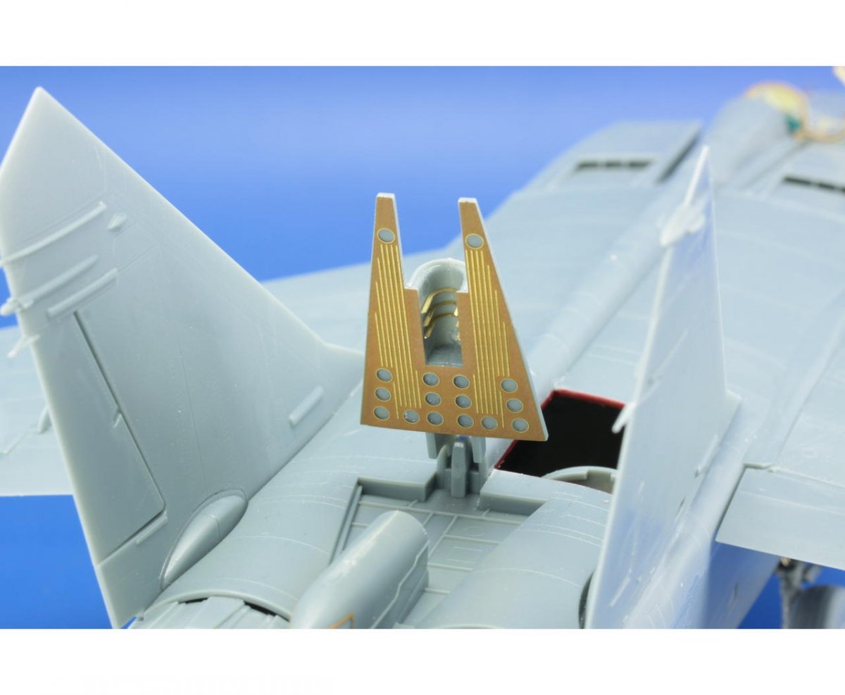 Eduard 48797 MiG-25PD/ PDS Foxbat extérieur KITTY HAWK 1/48 – image 4