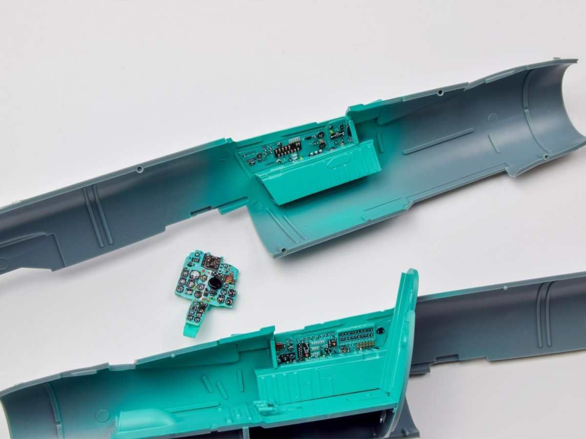 Red Fox Studio QS-48042 MiG-21 MF Fishbed J 1/48 – imagen 8