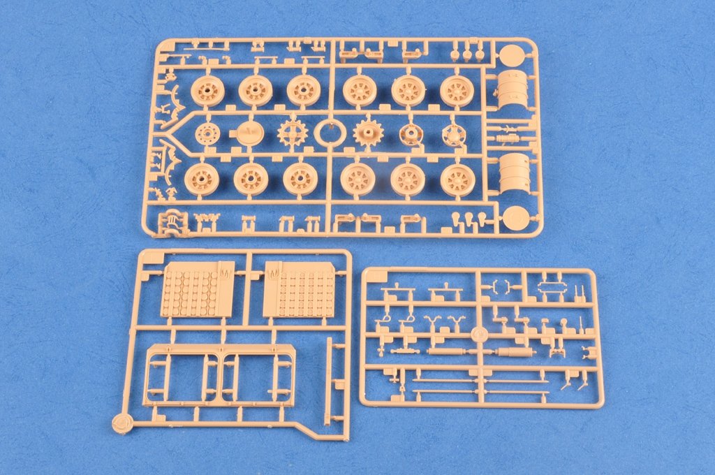 Hobby Boss 83835 GCT 155mm AU-F1 SPH Basé sur le T-72 (1/35) – image 5