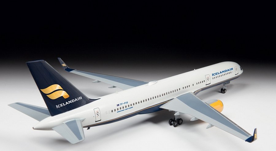Zvezda 7032 Civil airliner Boeing 757-200 1/144 – immagine 3