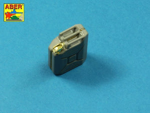 Aber 16158A German WW II 20L Jerry Can closings &amp;amp; 200L fuel drum covers (choice A) 1/16 – Bild 9