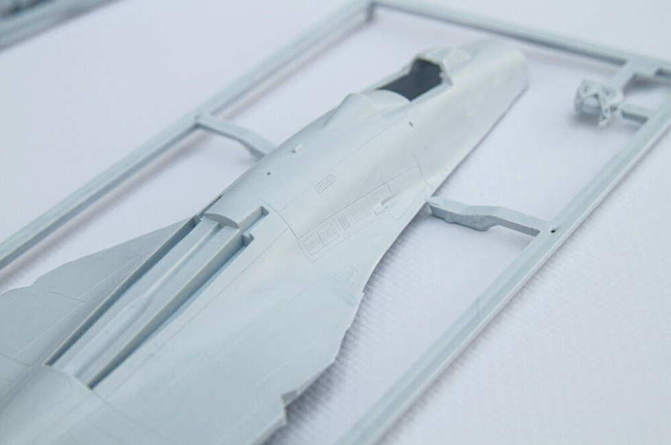 Heller 56371 Starter Set - SU-27 UB/P Ukraine 1/72 – imagen 5