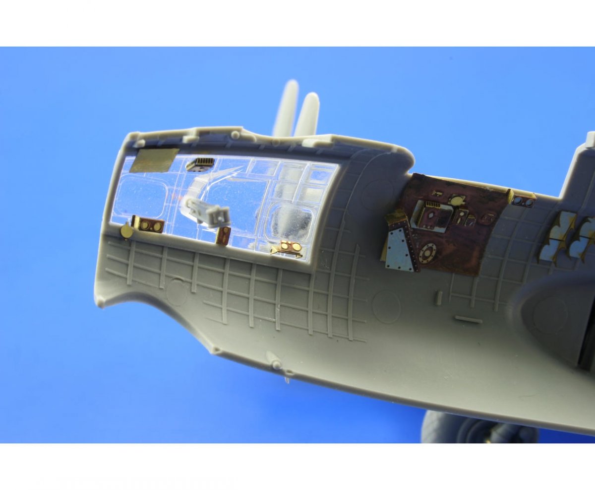 Eduard 73382 B-17G front interior 1/72 REVELL – Bild 8