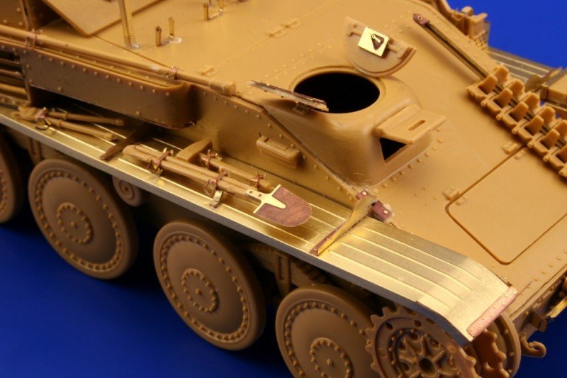 Eduard 36046 Flakpanzer 38 (Gepard) extérieur 1/35 Italeri – image 4