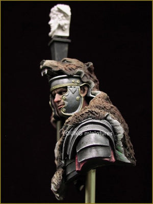 Young Miniatures YH1834 ROMAN SIGNIFER 1st Century A.D(II) 1/10 – immagine 5