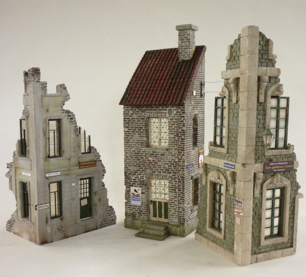 RT-Diorama 35255 Corner Buildings (3pcs.) 1/35 – image 6