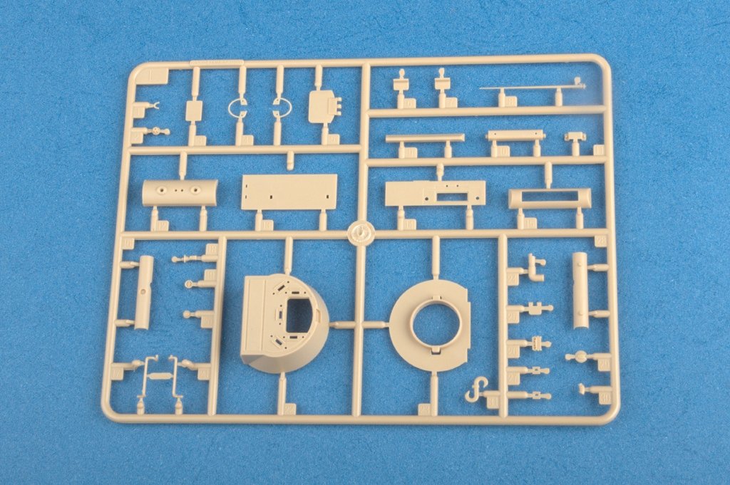 Hobby Boss 83804 Pz.Kpfw.I Ausf.F allemand (VK18.01) - Première version (1/35) – image 6