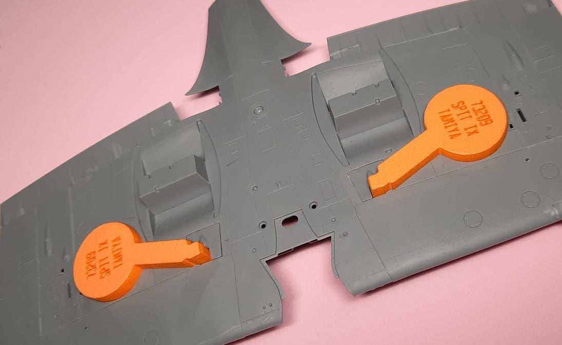 Omask 73209 Spitfire Mk.IX wheel bay plugs (for Tamiya) 1/32 – imagen 2