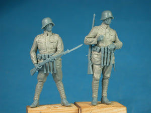 Copper State Models F35-044 German Freikorps soldier with rifle 1/35 – imagen 2