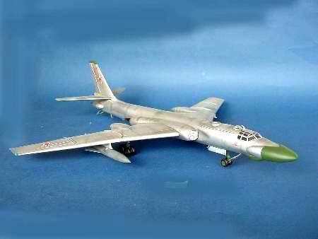 Trumpeter 01613 Tupolev Tu-16K-10 BADGER C 1/72 – imagen 3