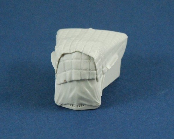 Panzer Art RE35-227 Ford 3000 engine deck with winter canvas 1/35 – immagine 4