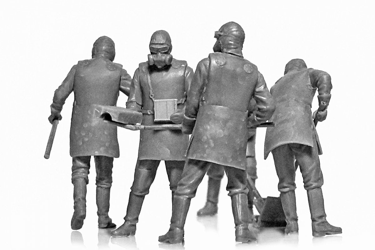 ICM 35903 Chernobyl 3. Rubble cleaners (5 figures) 1/35 – imagen 6