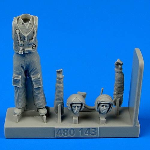 Aerobonus 480143 Soviet Pilot with life jacket - the Cold War period 1/48