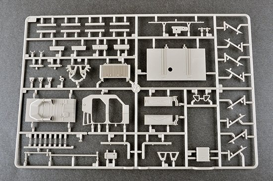 Trumpeter 01056 MAZ-7410 Tractor W/CHMZAP-5247G 1/35 – Bild 12