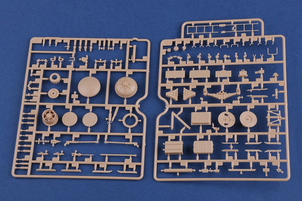 Hobby Boss 85511 Russian KrAZ-260B Tractor with 5P85TE TEL S-300PMU 1/35 – imagen 10