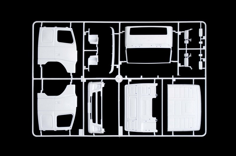 Italeri 3907 VOLVO FH16 520 SLEEPER CAB – immagine 12