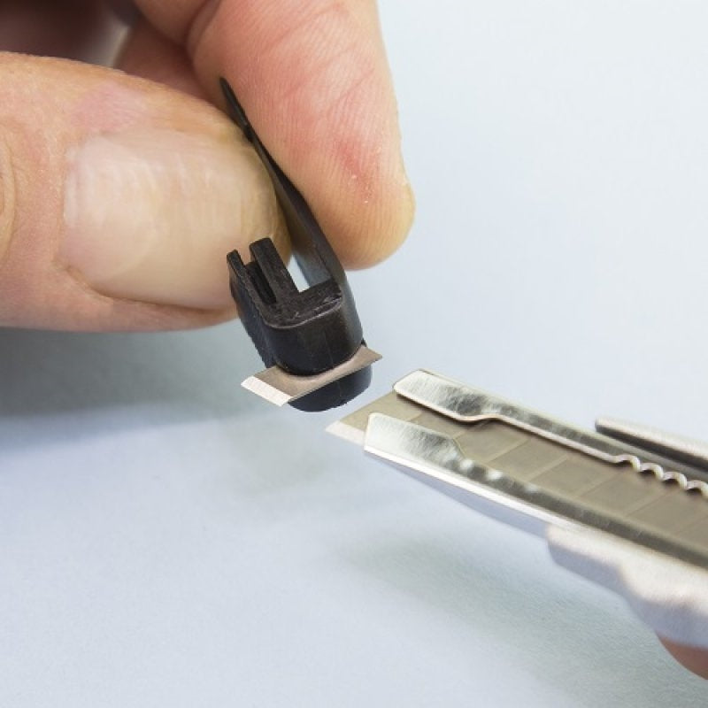 Couteau à lame sécable Modelcraft PKN1900 et 10 lames – image 2