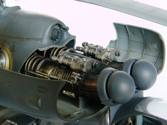Trumpeter 05103 Mil Mi-24V Hind-E Helicopter – image 2