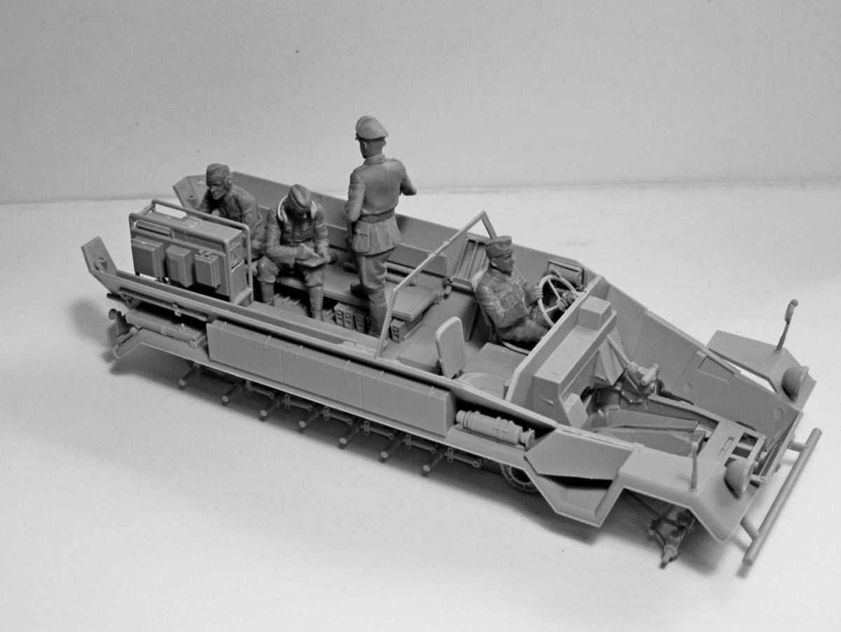 ICM 35105 Beobachtungspanzerwagen Sd.Kfz.251/18 Ausf.A WWII German Observation Vehicle with crew 1/35 – immagine 8