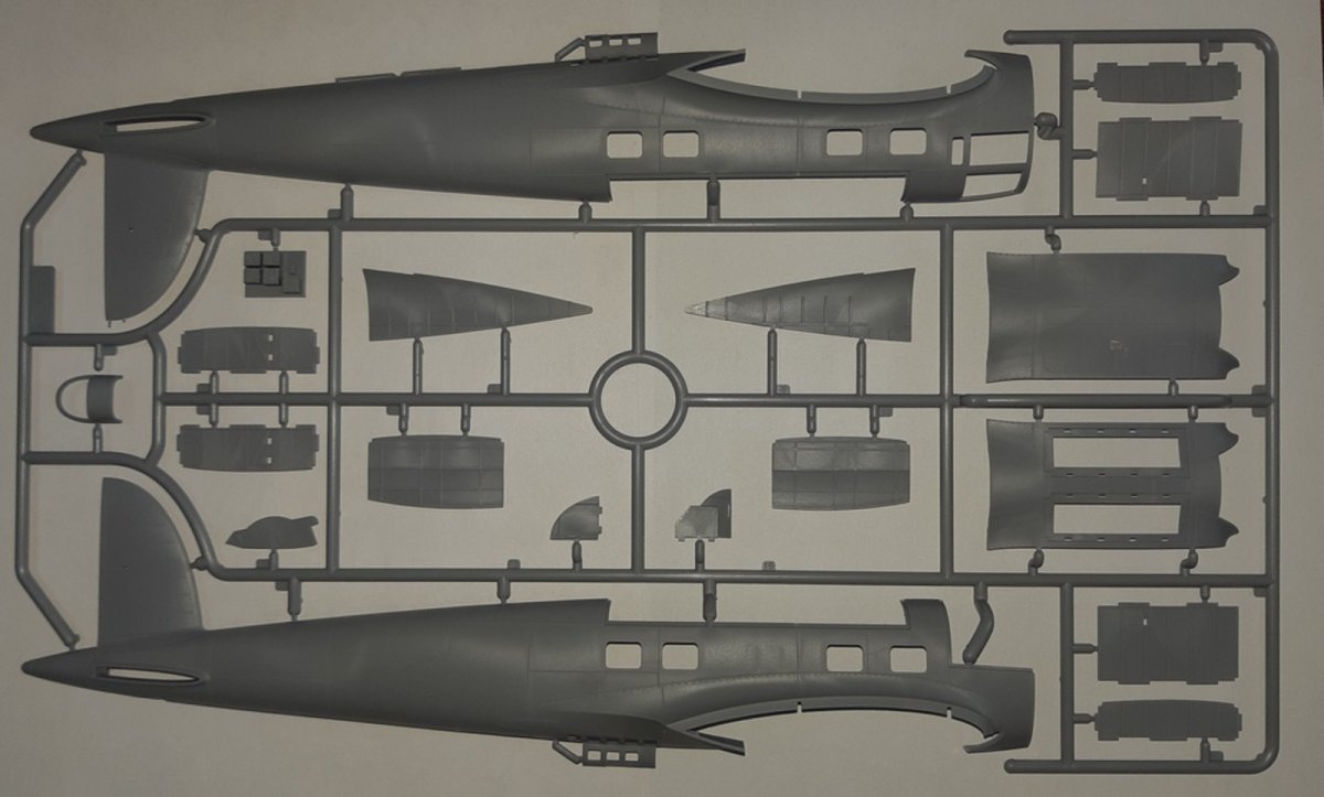 ICM 48263 He 111H-16, WWII German Bomber 1/48 – imagen 7